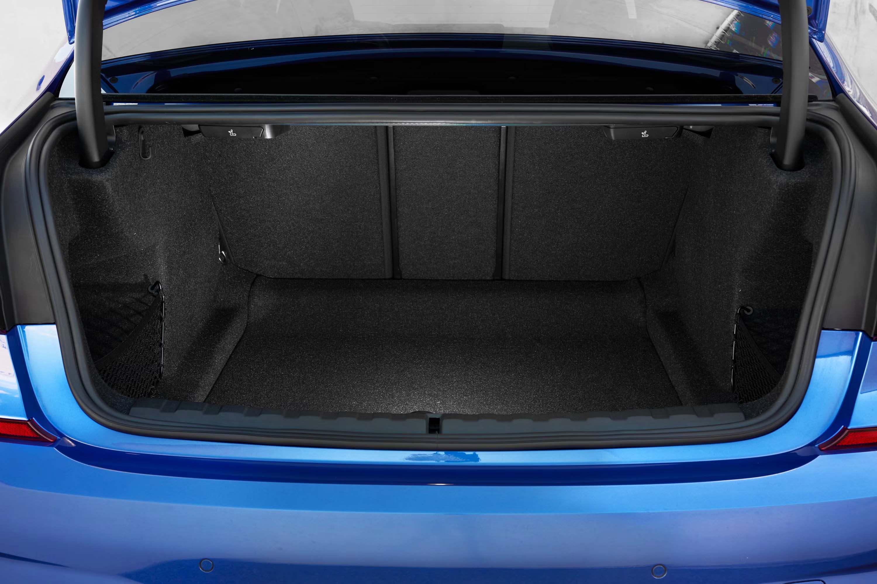 BMW 3-Series 320 xDrive Boot Trunk Volume Space Design