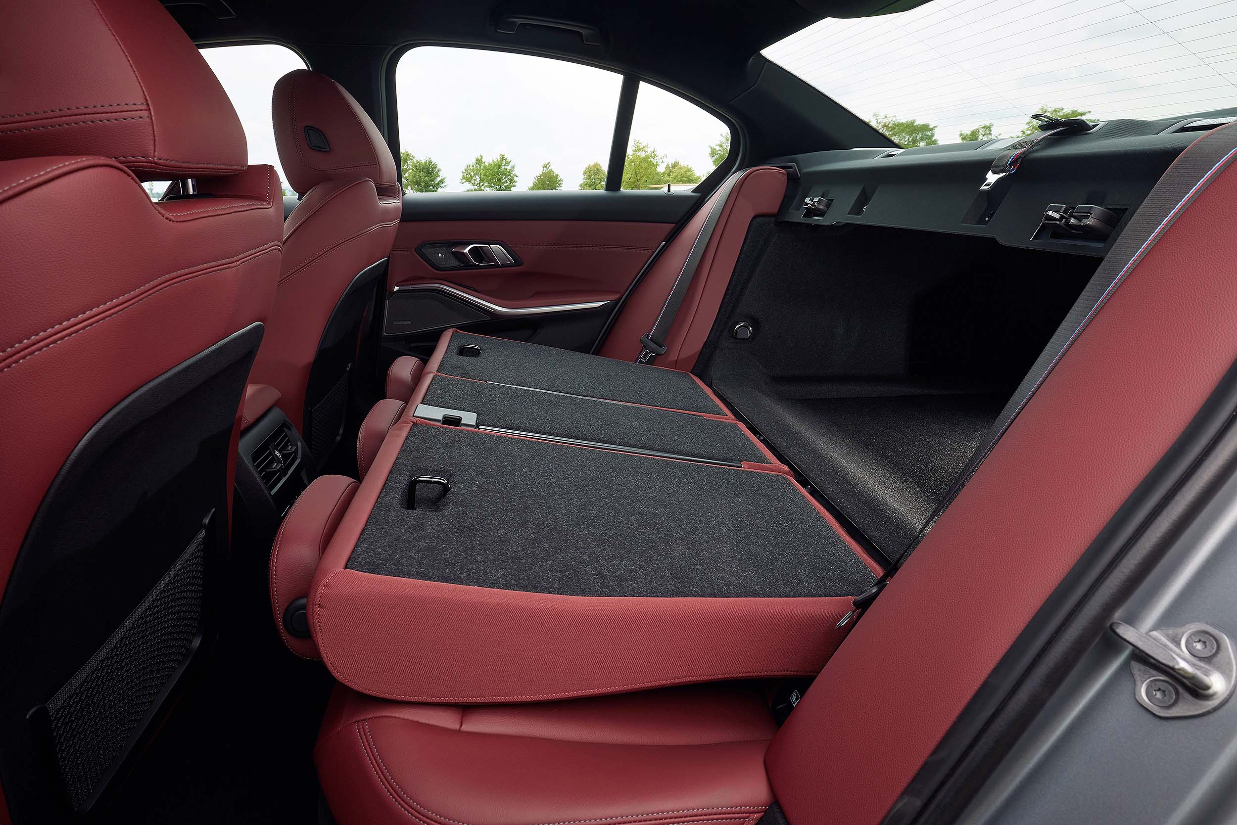 BMW 3-Series 320 xDrive Interior Rear Seats Folded Design