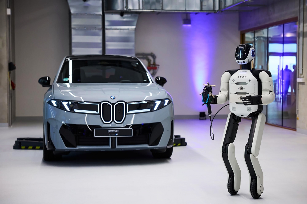 BMW extinde revoluția roboților umanozi: Proiect pilot lansat la uzina din Leipzig