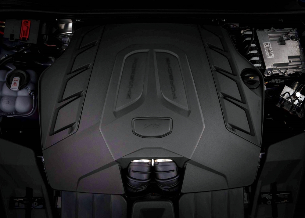 Porsche will continue production of combustion and hybrid engines after the 2030 threshold