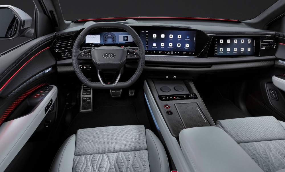 The first images of the interior of the future Audi Q9 2027, the SUV that opens the doors by itself