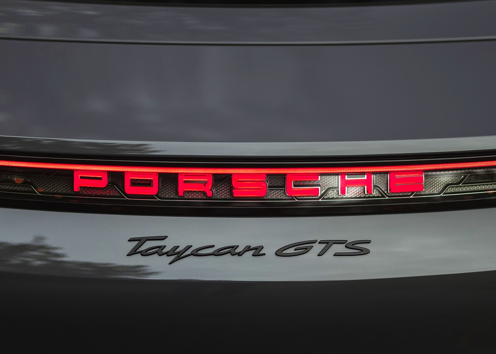 Simulated sound, gears and jerks: Porsche Taycan introduces virtual E-Shift transmission