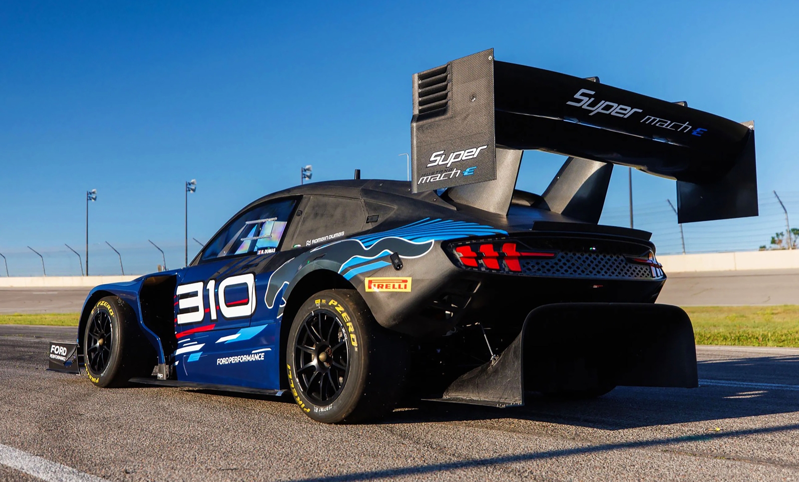 Ford Super Mustang Mach-E a câștigat cursa de la Pikes Peak. Romain Dumas, la a șasea victorie la general