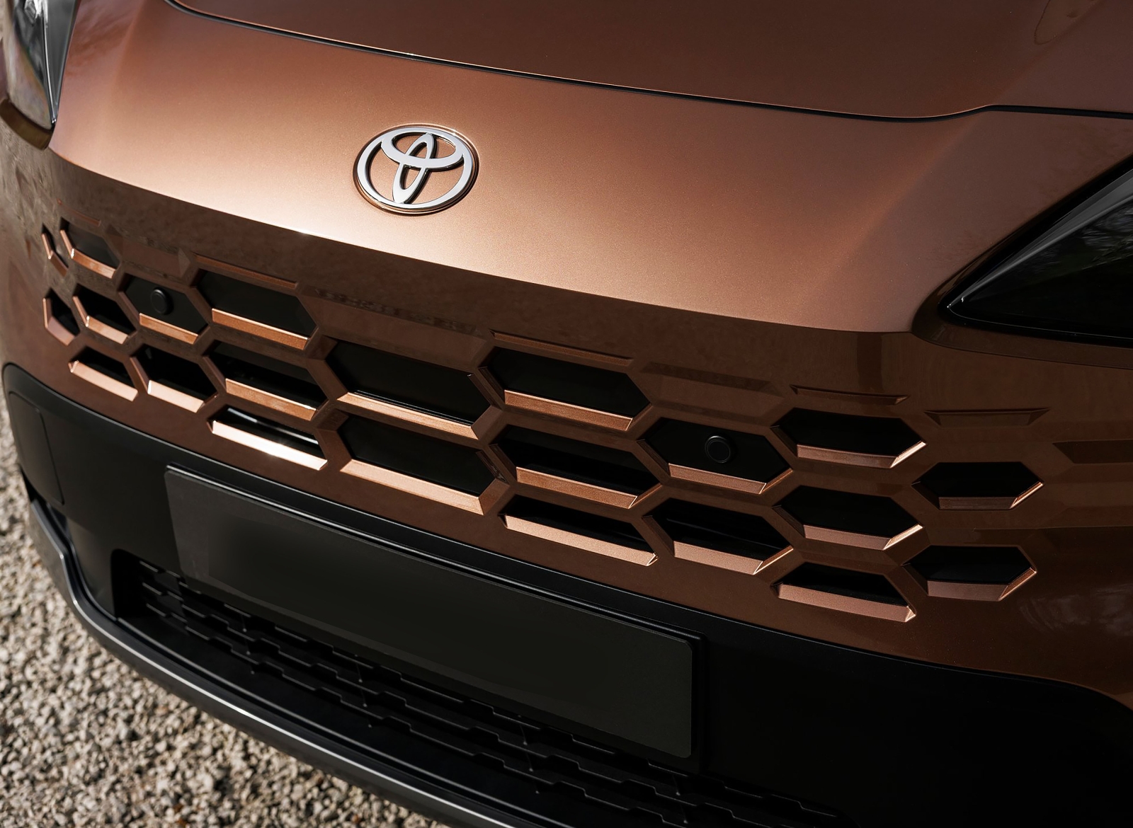 Toyota înregistrează a patra lună de declin global, dar rezistă puternic pe piața din România