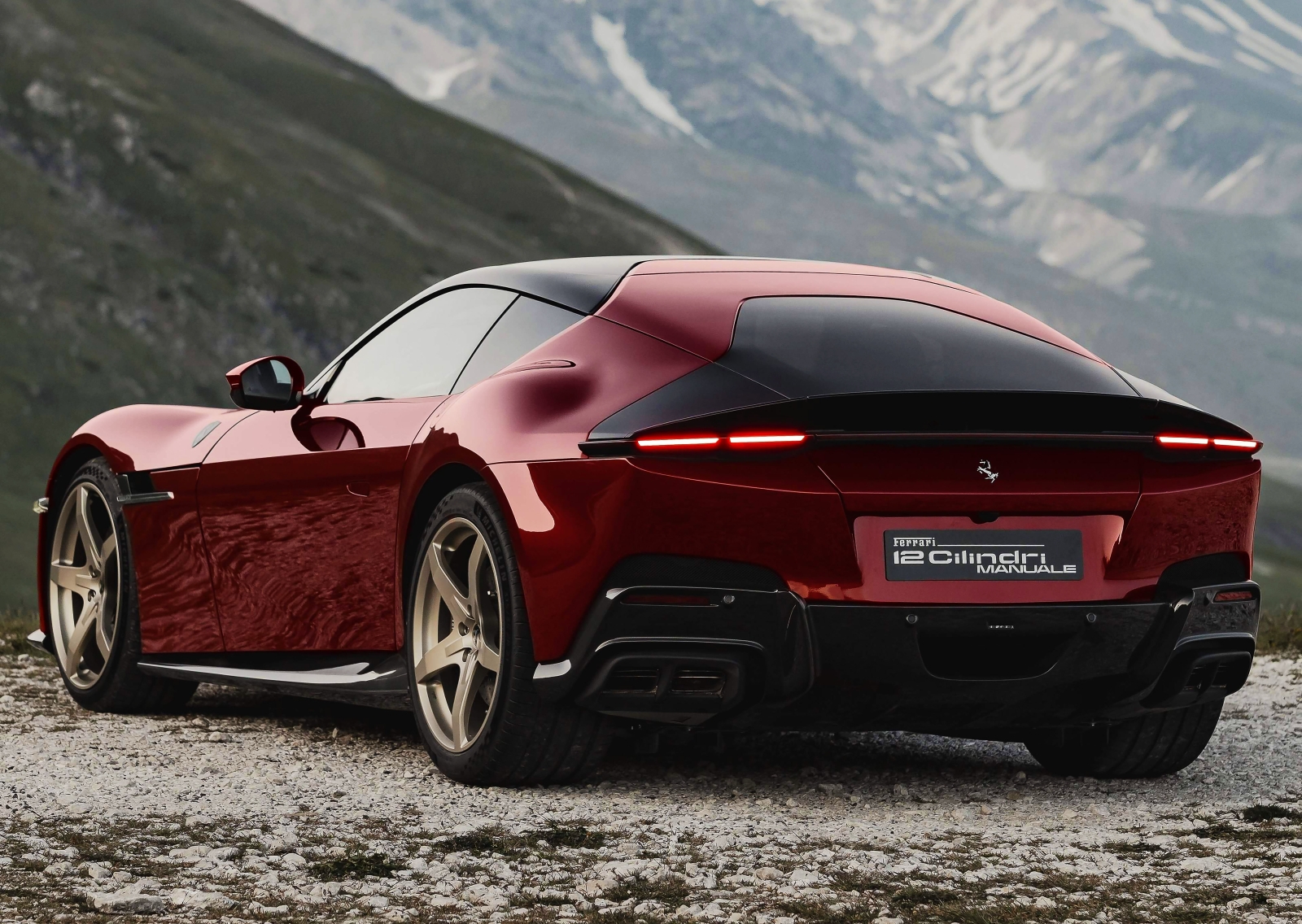 Ferrari 12Cilindri Manuale 2027, o serie limitată cu ambreiaj și grilă metalică