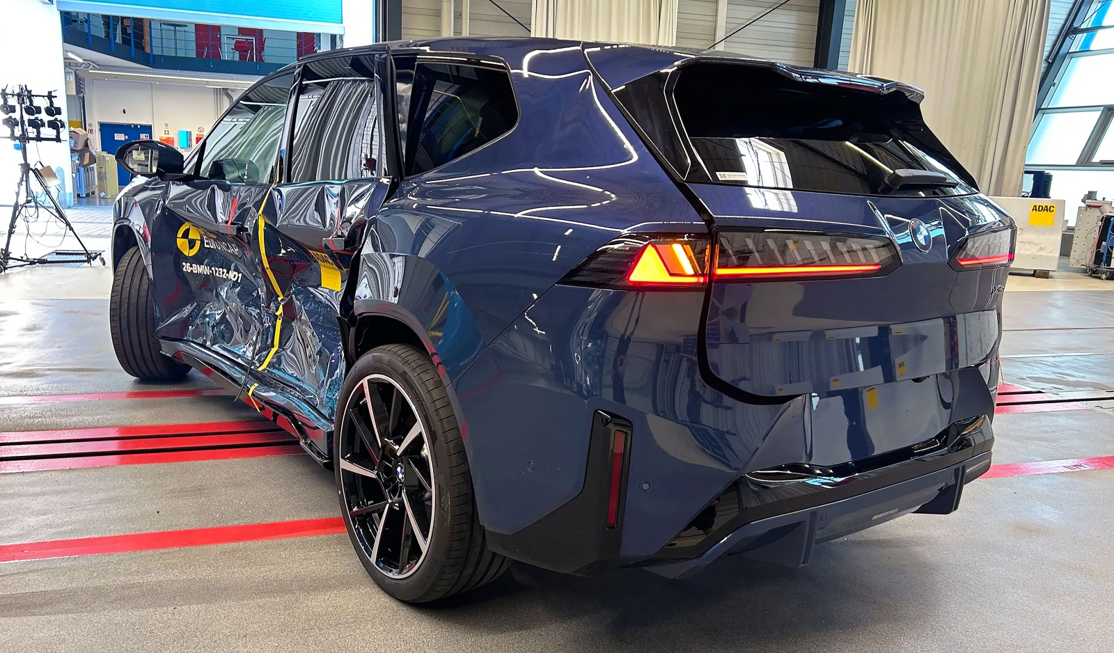BMW iX3 și Zeekr 7GT obțin 5 stele conform noilor criterii stricte de siguranță Euro NCAP 2026