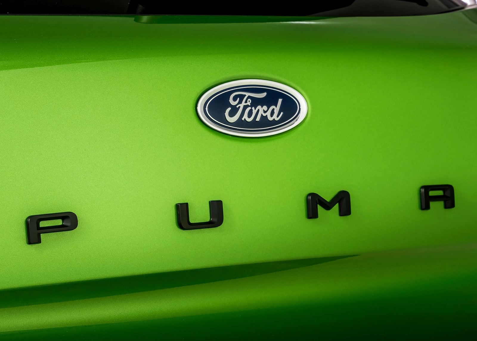 Ford lansează noile ediții speciale Puma Gen-E Black Edition și ST Edition