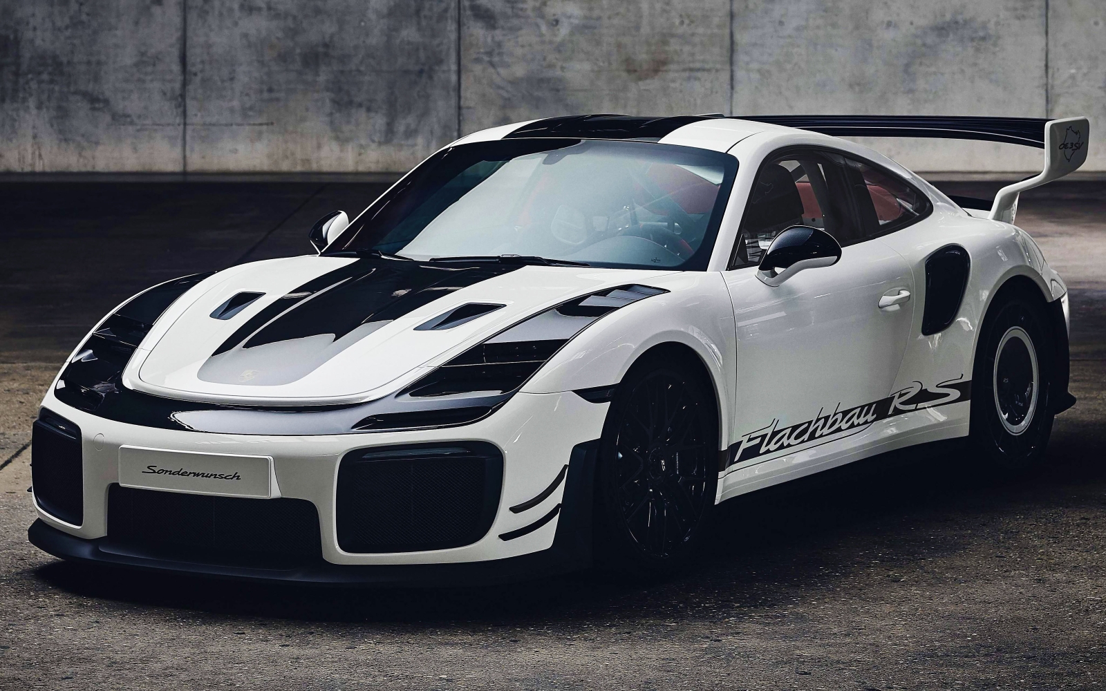 The ultimate tribute to the Le Mans legend. Porsche reveals the new 911 GT2 Flachbau RS