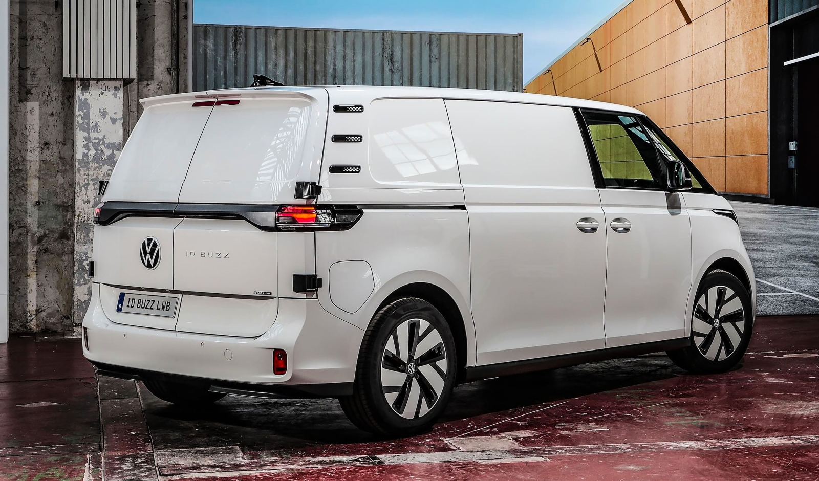 Volkswagen ID. Buzz Cargo gets an elongated variant - more space, 86 kWh battery and all-wheel drive option