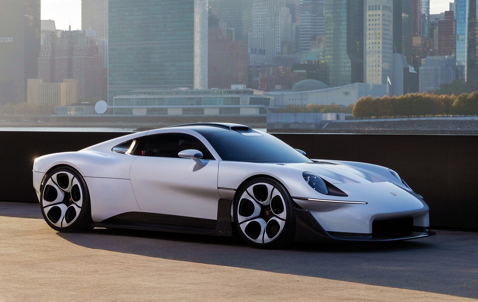 Porsche dezvăluie noul concept Mission S la New York, succesorul spiritual al legendarului 918 Spyder
