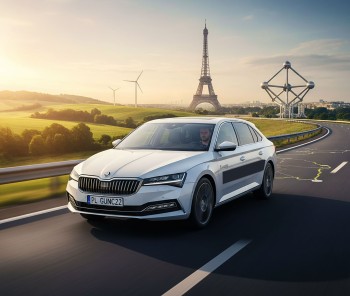 Skoda Superb Sets a World Record: Over 2.800 km on a Single Fill!