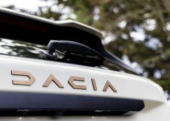 Piaţa auto românească primeşte un impuls: vânzările de maşini noi au crescut cu 35% în noiembrie