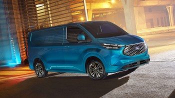 Ford E-Transit Custom devine mai versatil: tracțiune integrală și autonomie extinsă pentru 2026