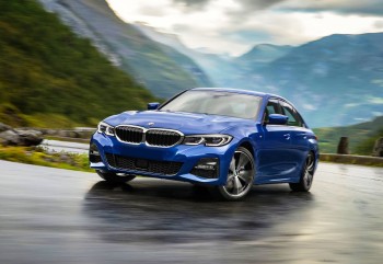 Închiriază BMW 320 xDrive: confort, stabilitate și performanță