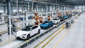 BYD începe producția în Ungaria în T4, dar suspendă mega-proiectul din Turcia