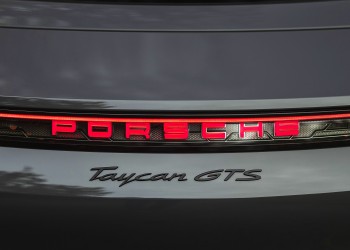 Sunet, trepte și smucituri simulate: Porsche Taycan introduce transmisia virtuală E-Shift