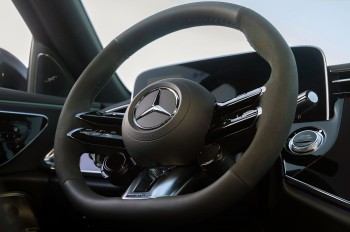 Artificial intelligence arrives on Mercedes-Benz production models through a strategic partnership for driving assistance